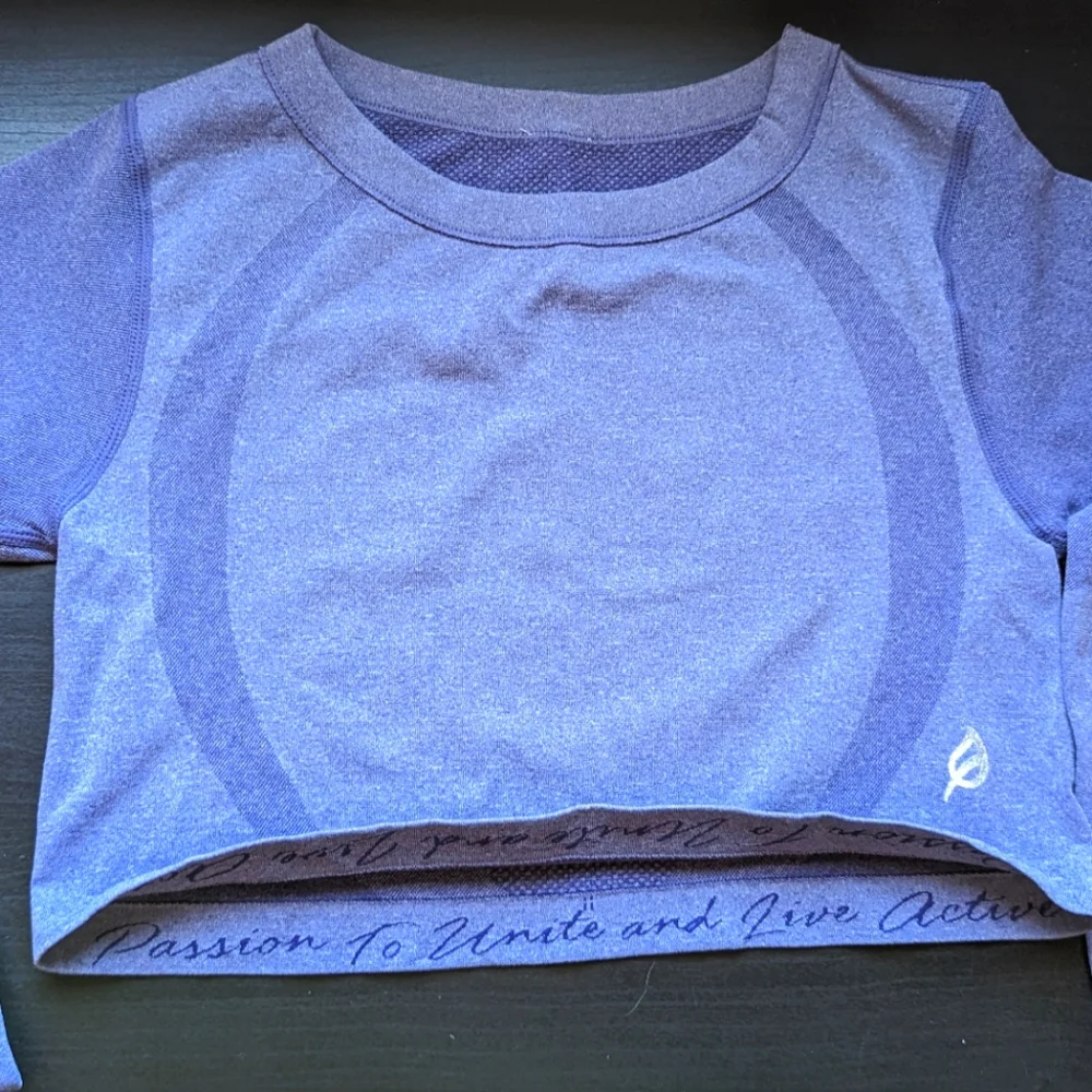 P’tula Invigorate Long Sleeve Cropped Fitted Seamless, size small, concord grape - Picture 4 of 8